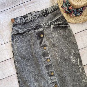 WHIPP black acid wash vintage midi skirt 9/10. RUNS SMALL. Fits a size 4.